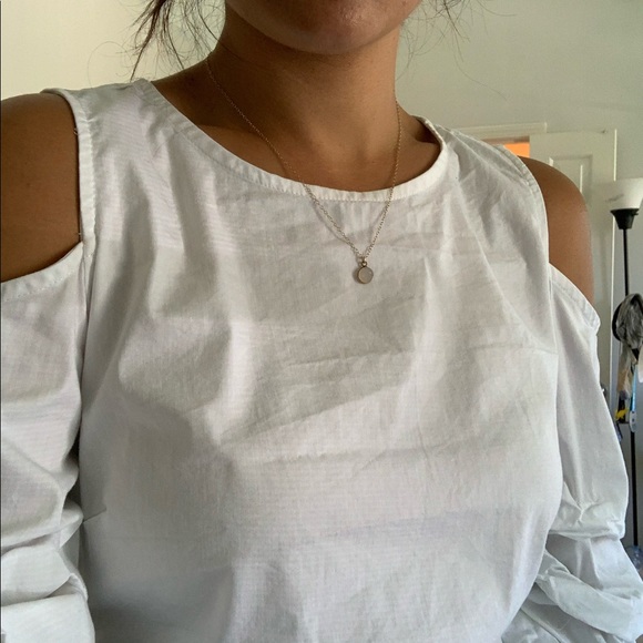 White blouse with so many cute details - Picture 5 of 5